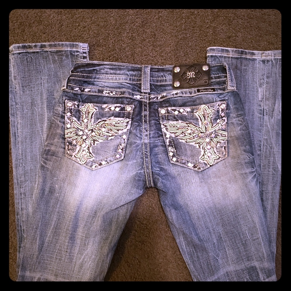 Size 25 with 34 inseam, slim boot cut